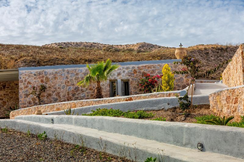 Desiterra Resort Suites & Villas Karterádos Eksteriør bilde